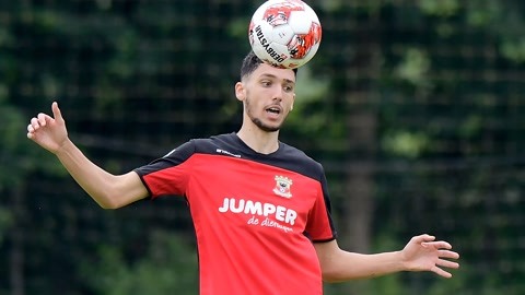 何备受瞩目 何备受瞩目